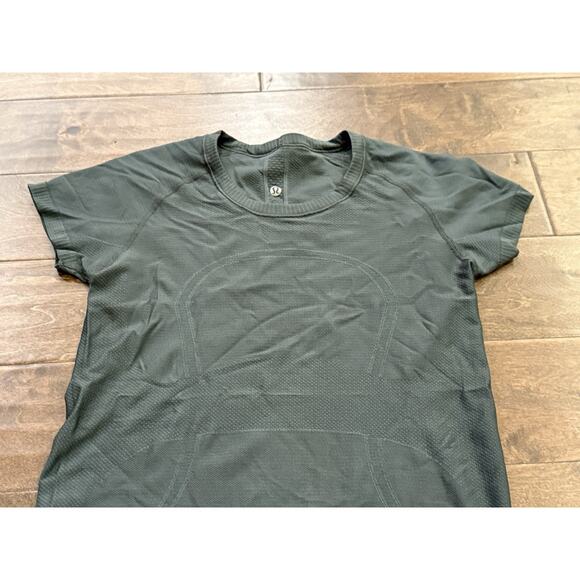 lululemon athletica Green Short Sleeve Tee - Picture 6 of 9